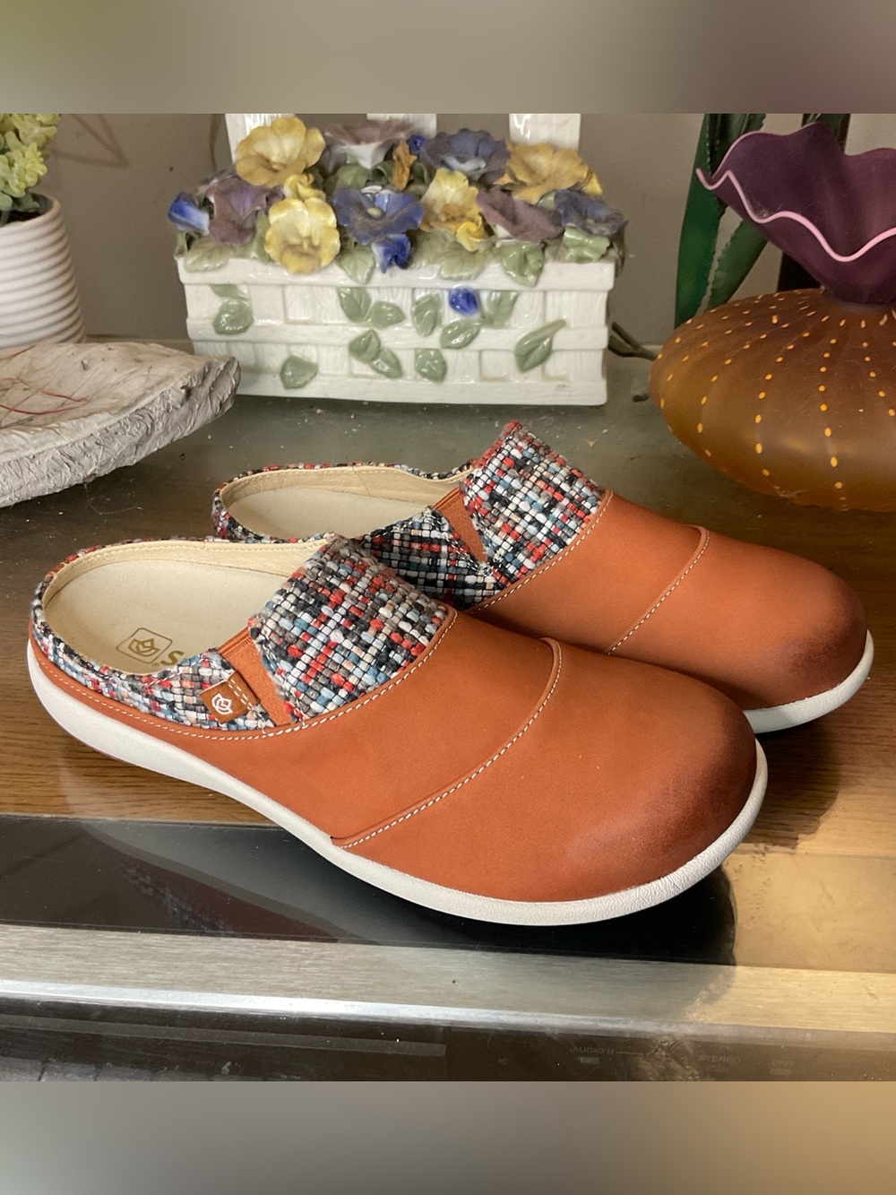 SPENCO WOMENS NUEVO HARVEST MULES SZ 7.5